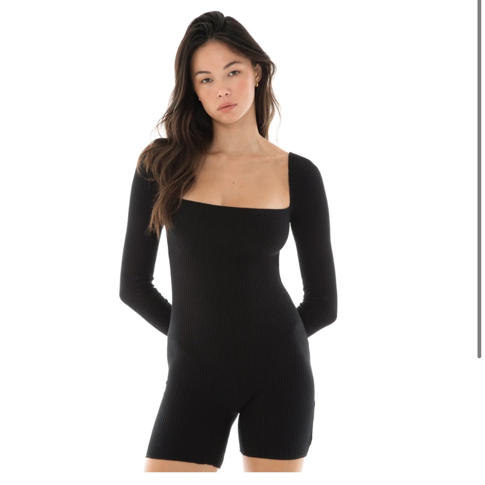 Are you am i anke romper New with tags!!